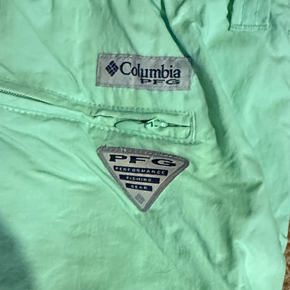 Columbia Light Green Men's Cargo Shorts - Picture 3 of 4